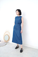 Blue denim skirt w/ outlined stitching