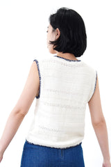 Ivory detail texture vest w/ contrast trimmed