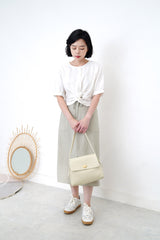 White shirt blouse in knot hem