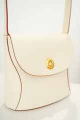 Outlined vintage style leather bag