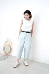 Light bleach wash carrot cut jeans