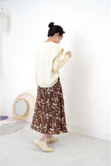 Cream v neck vest in white cross line