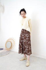 Cream v neck vest in white cross line