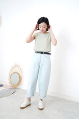 Light bleach wash carrot cut jeans