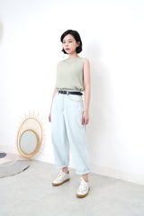 Light bleach wash carrot cut jeans