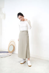 White boat neck top w/ shoulder outline details