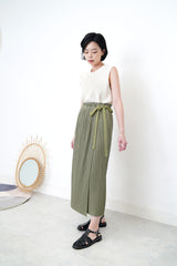 Khaki pleats dress with ribbon waist