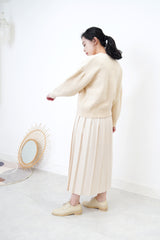 Cream sweater in floral embroidery