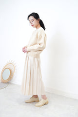 Cream sweater in floral embroidery