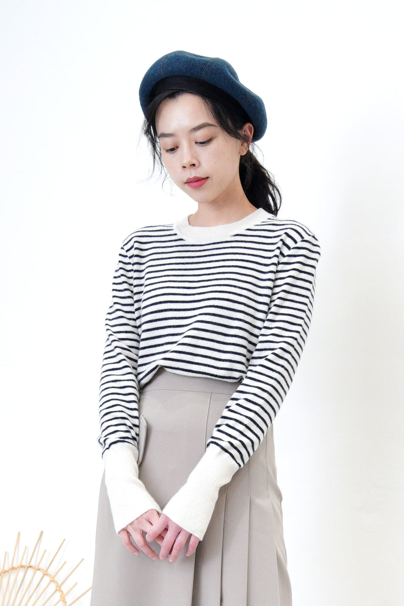 Wool stripes top in buttons cuff detail