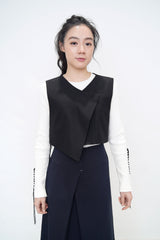 Black crop cut vest in asy. Cutting