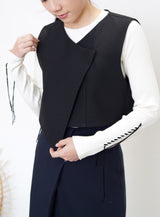 Black crop cut vest in asy. Cutting
