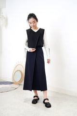 Navy A shape pleats skirt w/ stitch details