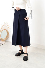Navy A shape pleats skirt w/ stitch details
