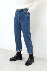 High waist mom jeans in fringe trimmed