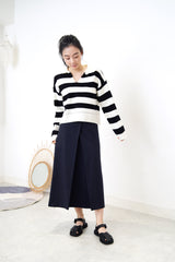 B/W v neck sweater in crop cut