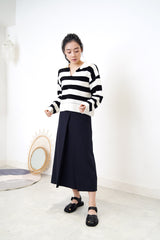 B/W v neck sweater in crop cut