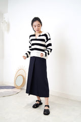 Navy A shape pleats skirt w/ stitch details