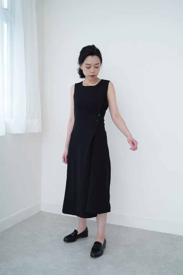 Black elegant dress w/ waist details
