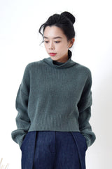 Deep green sweater in crop cut
