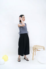 Black knot toe loop flat sandals