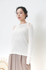 White top in cut out shoulder