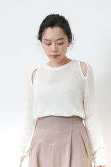 White top in cut out shoulder