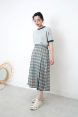 Spring checked skirt in pleats