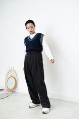 Navy v neck vest w/ contrast outline