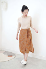 Brown flower print skirt in layering