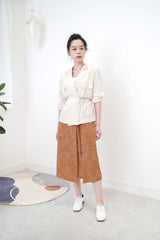 Brown flower print skirt in layering