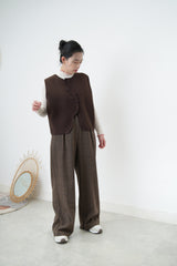 Brown vest in asymmetric buttons