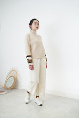 Ivory sweater w/ contrast sleeves color