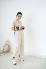 Ivory sweater w/ contrast sleeves color