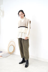 Duo tone v neck knit vest