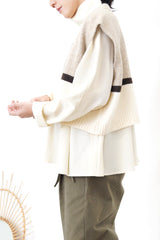 Duo tone v neck knit vest