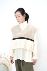 Duo tone v neck knit vest