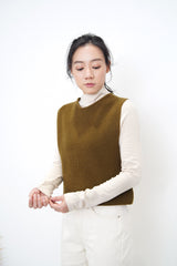 Khaki wool vest in crop cut