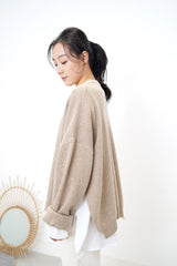 【套裝組合】燕麥色寬鬆毛衣+白色寬鬆內搭