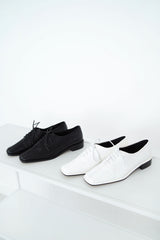 Square toe lace up shoes