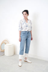 Straight cut jeans in contrast hem