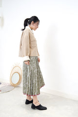 Khaki pleats skirt in floral print pattern