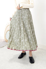 Khaki pleats skirt in floral print pattern