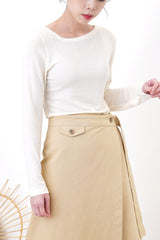 White cotton top in asymmetric collar