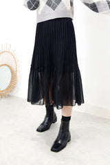 Grey crop cut sweater in diamond print