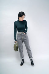 Washed black jeans in pencil cut