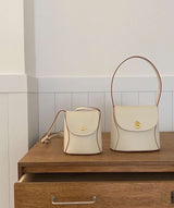 Outlined vintage style leather bag