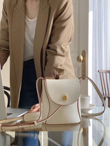 Outlined vintage style leather bag