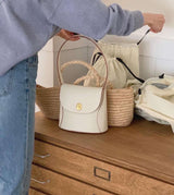 Outlined vintage style leather bag