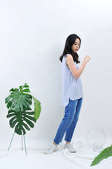 Blue jeans in stepped hem